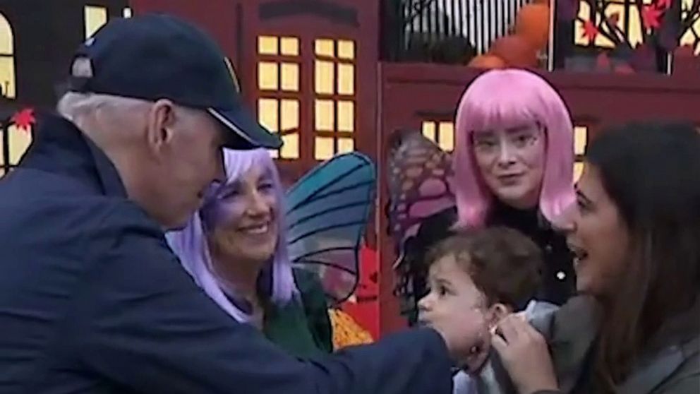 Video The Bidens Welcome Trick-or-treaters To The White House For ...