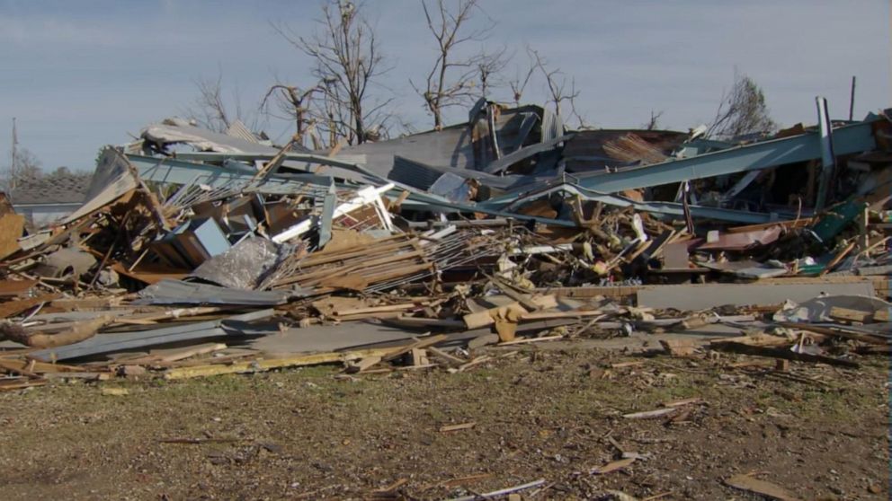 Video Mississippi town picks up the pieces after tornado levels town ...