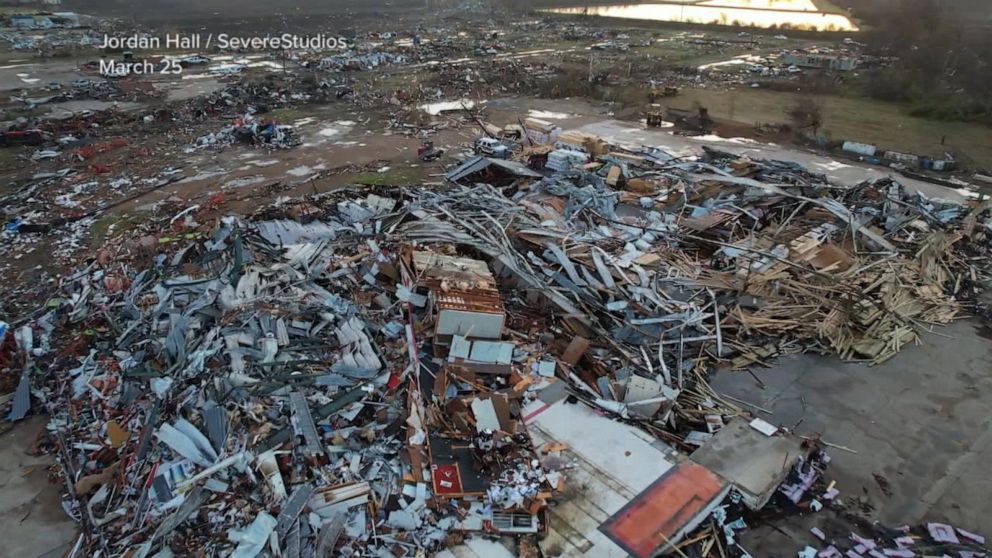 Video Catastrophic Tornado Rips Through Arkansas Abc News