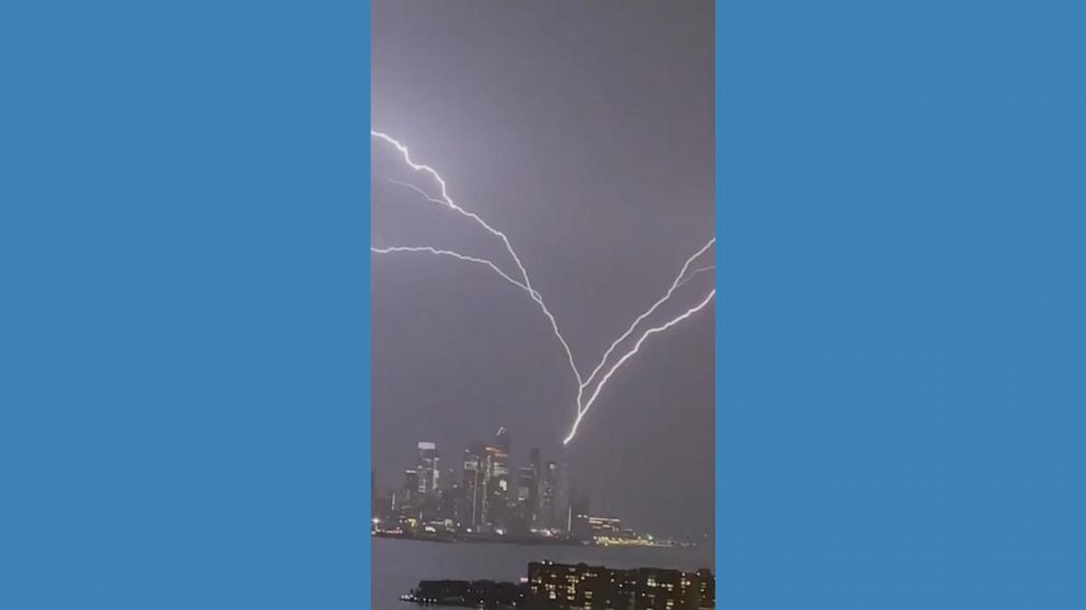Video Thunderstorms light up New York City's skyline - ABC News