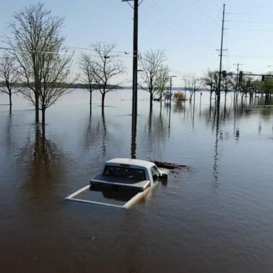 VIDEO: 2 storms bringing severe weather to Southern and Eastern US