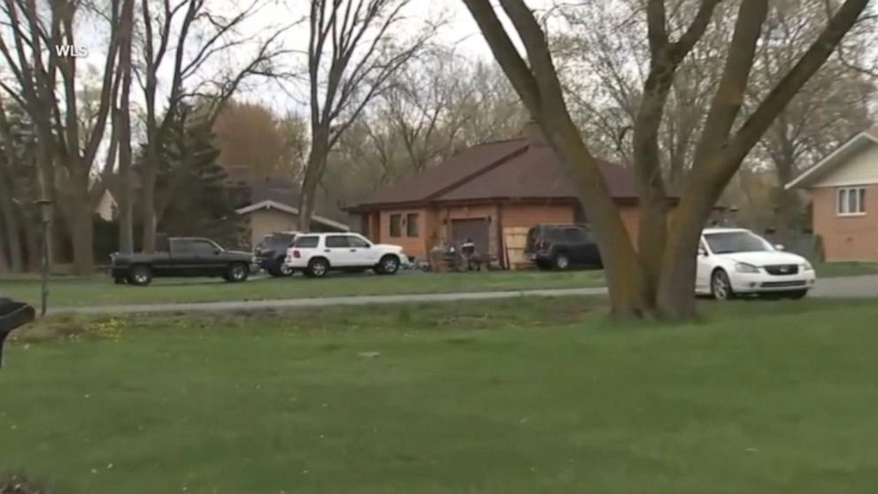 Video Illinois Man Using Leaf Blower Allegedly Shot Killed By Neighbor In His Driveway Abc News