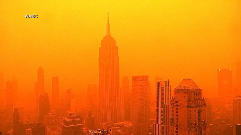 Air Quality Alert: Videos capture smoke from Canadian wildfires as it  engulfs NYC in haze - ABC7 New York