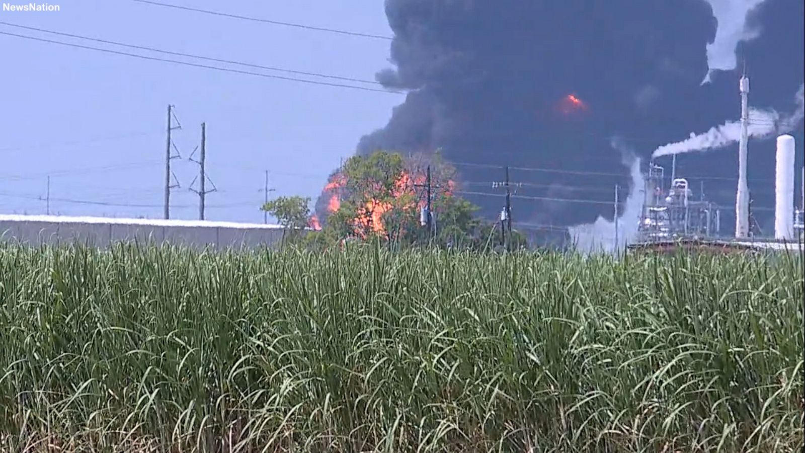 Chemical leak, fire reported at Louisiana refinery - Good Morning America