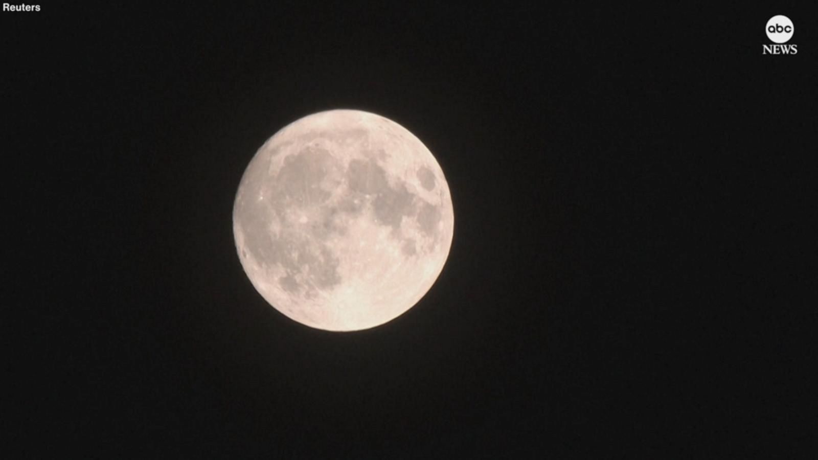 Rare blue supermoon seen in skies across the world - Good Morning America