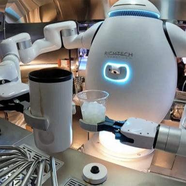 VIDEO: Robot barista serves coffee at CES