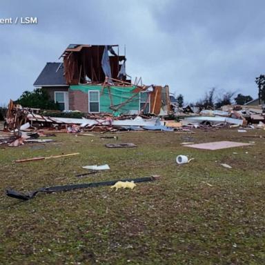 VIDEO: Tornadoes tear through Florida