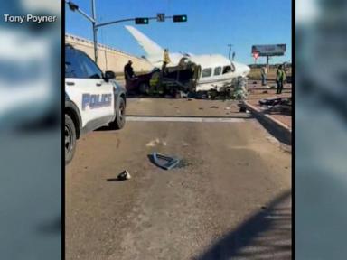 WATCH:  Small plane crashes into 3 vehicles on Texas roadway