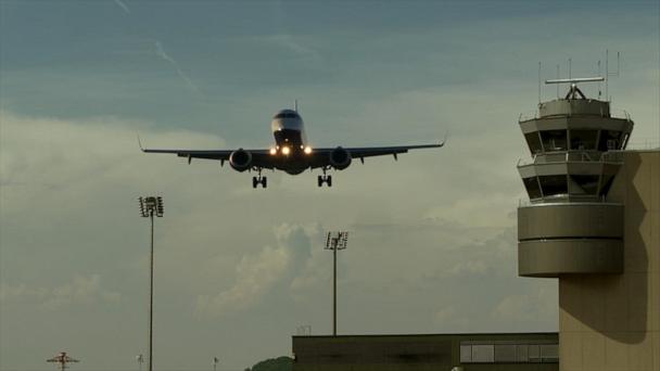 Radar screens at Newark airport went black again overnight