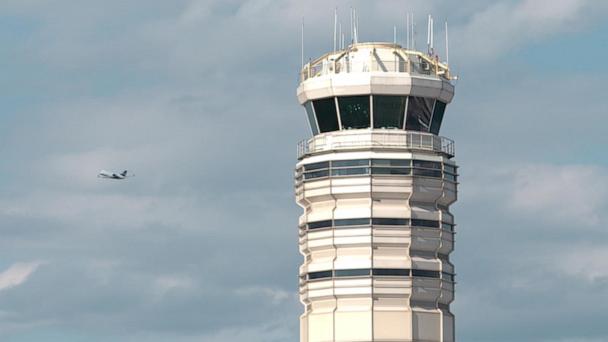 Veteran air traffic controller sounds alarm on safety concerns