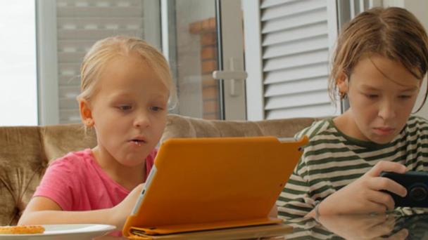 Tips on screentime by age