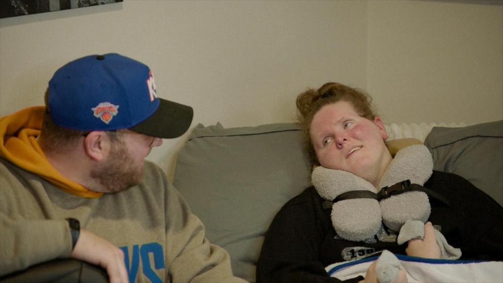 Heartwarming Story: Wisconsin Man Brings Joy to His Sister by Calling Knicks Games