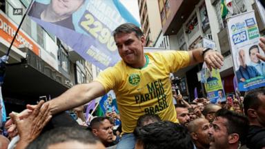 VIDEO: Flavio Bolsonaro arrives in the US after fleeing Brazil following election defeat
