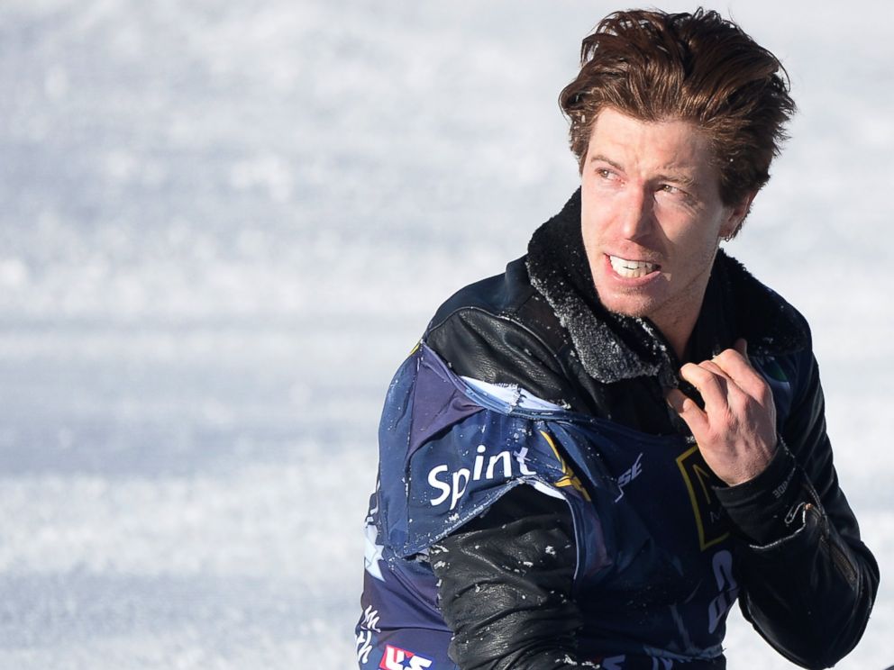 PHOTO: Shaun White reacts after a fall during the Mens Snowboarding Slopestyle Final U.S. Olympic Qualification #3 at the 2014 Sprint U.S. Snowboarding Grand Prix at Mammoth Mountain Resort, Jan. 16, 2014, in Mammoth, Calif.