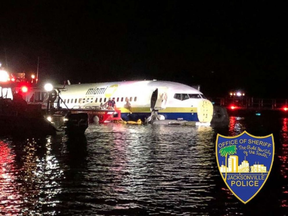 plane crashes into water