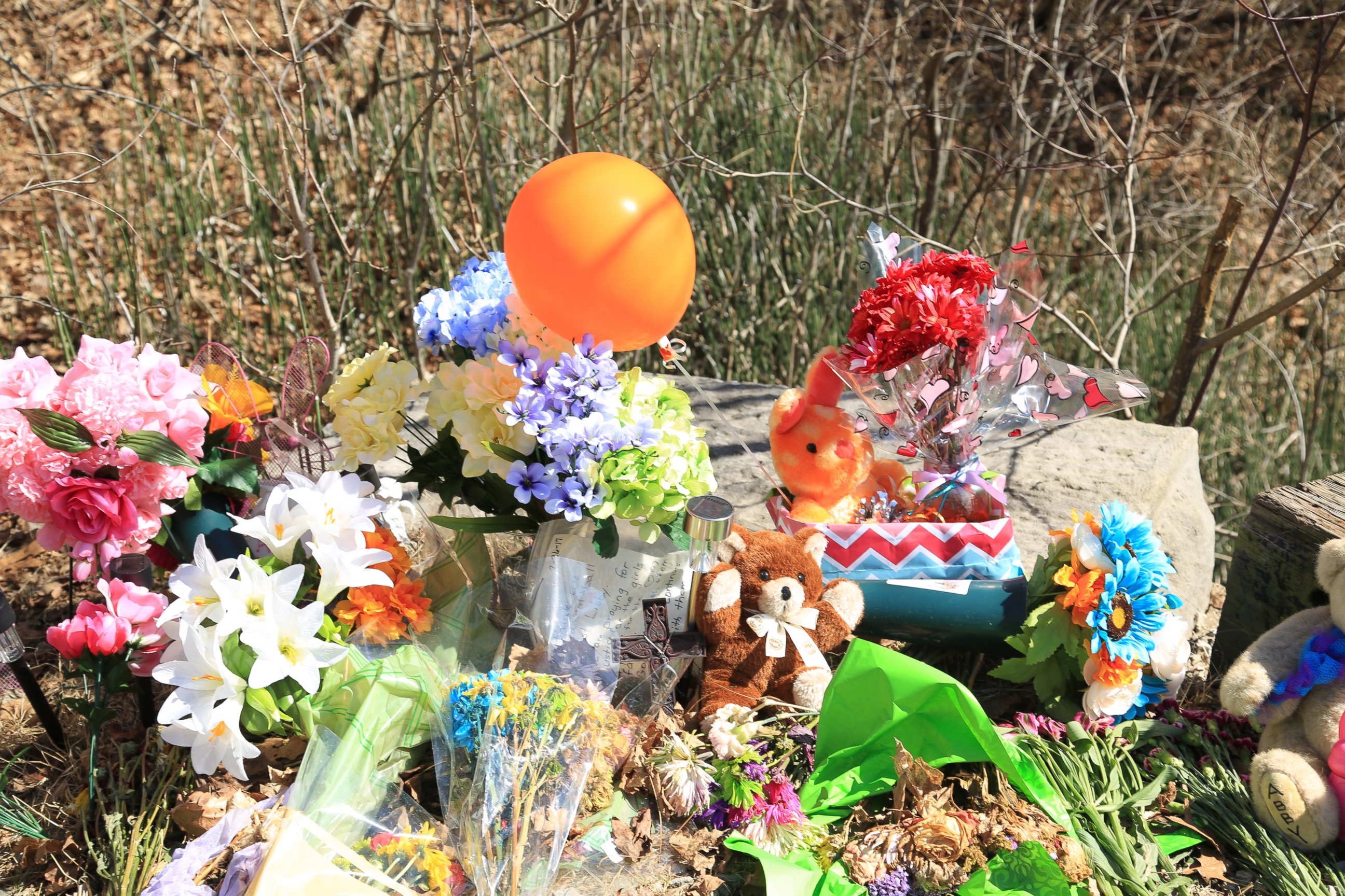 PHOTO: A makeshift memorial for Abby Williams and Libby German, who disappeared Feb. 14, 2017 along a hiking trail in Delphi, Indiana, and were later found dead. 