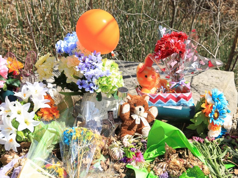 PHOTO: A makeshift memorial for Abby Williams and Libby German, who disappeared Feb. 14, 2017 along a hiking trail in Delphi, Indiana, and were later found dead.
