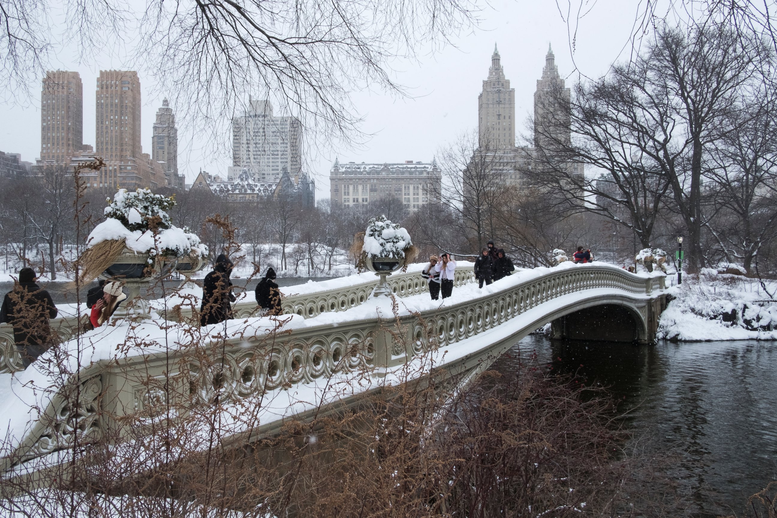 PHOTO: People walk through central park in New York, Feb. 9, 2017. 