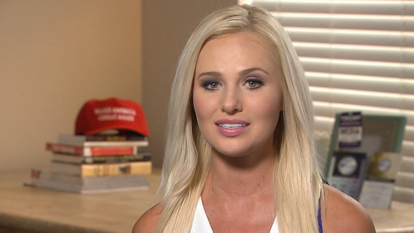 Body tomi measurements lahren Tomi Lahren