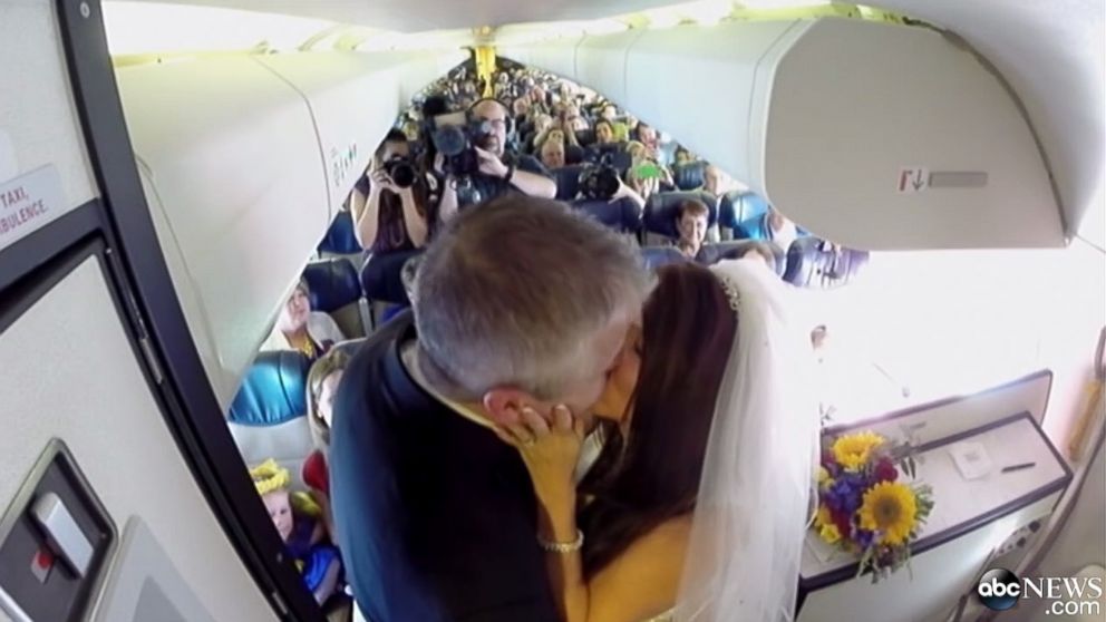 Couple Ties The Knot On Southwest Airlines Flight Abc News