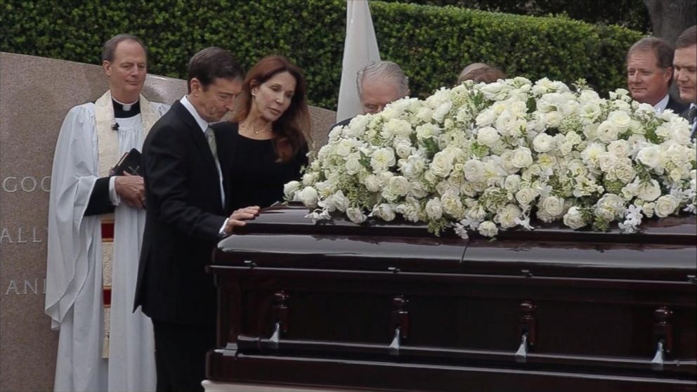 PHOTO: The children of Nancy Reagan, Ron Reagan and Patti Davis at their mother's casket at the Ronald Reagan Presidential Library in Simi Valley, California, March 11, 2016.