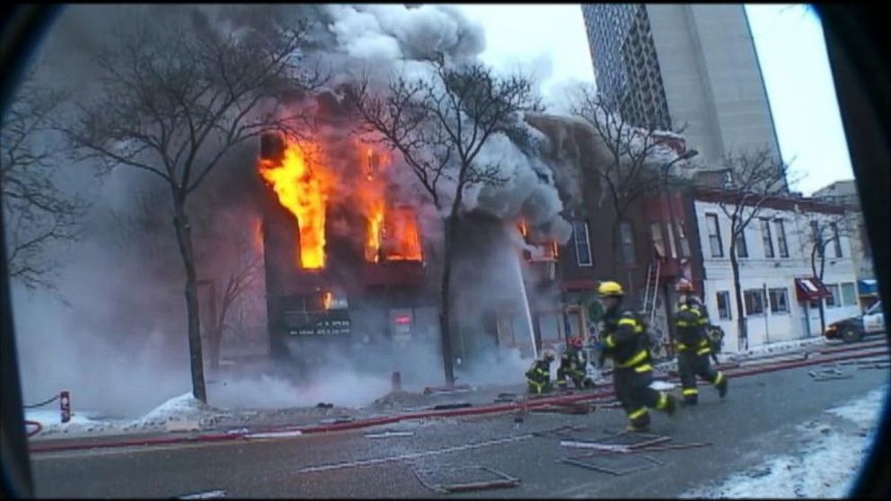 PHOTO: Firefighters respond to an explosion in an apartment building in Minneapolis, Jan 1, 2014.