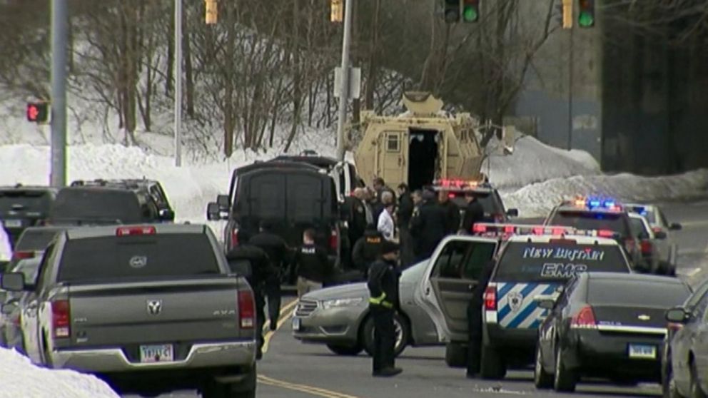 PHOTO: The scene of a reported home invasion and attempted credit union robbery in New Britain, Connecticut, Feb. 23, 2015  