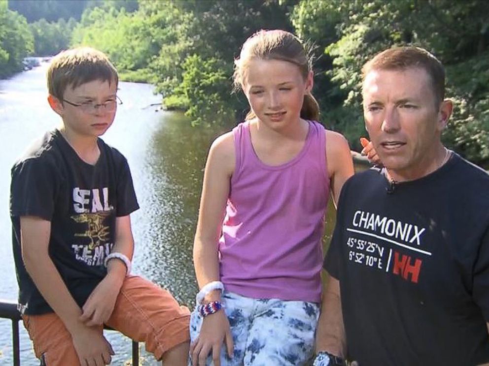 PHOTO: Dad and two kids escape an avalanche on the Mont Blanc mountain in the French Alps.