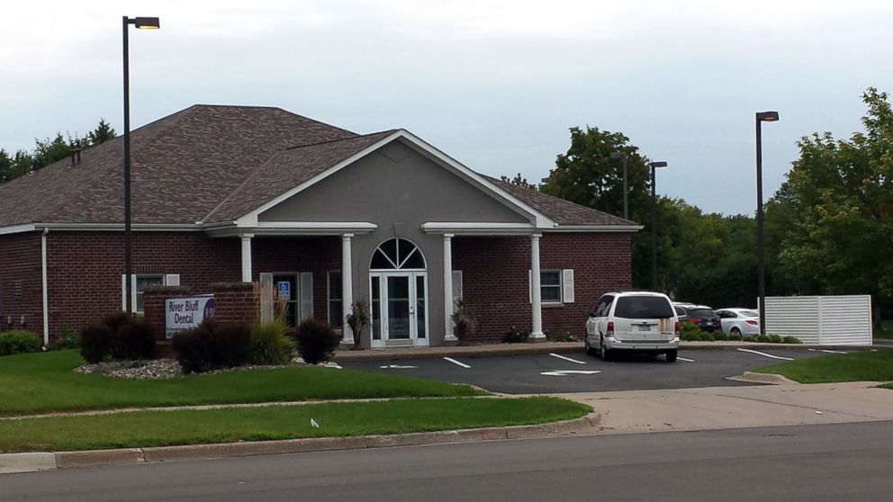 PHOTO: Dentist Walter Palmer's office reopens, Aug. 17, 2015.