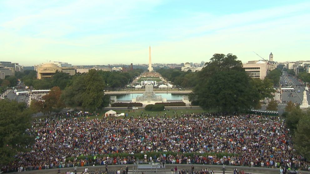 PHOTO: People gather in front of the US Capitol in Washington, DC, Sept. 24, 2015, before Pope Francis addresses a Joint Session of Congress on the third day of his six-day visit to the US.