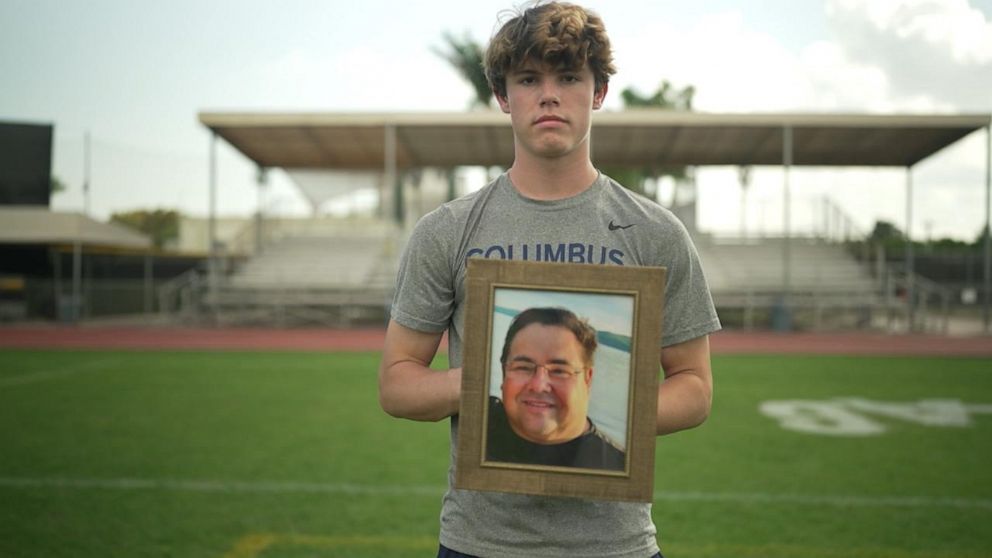 PHOTO: A.J. Arellano, 17, still remembers the day his father, Alan, died. He'd just returned from a football game and his mother was crying. "I was just frozen, kinda. Stuck."