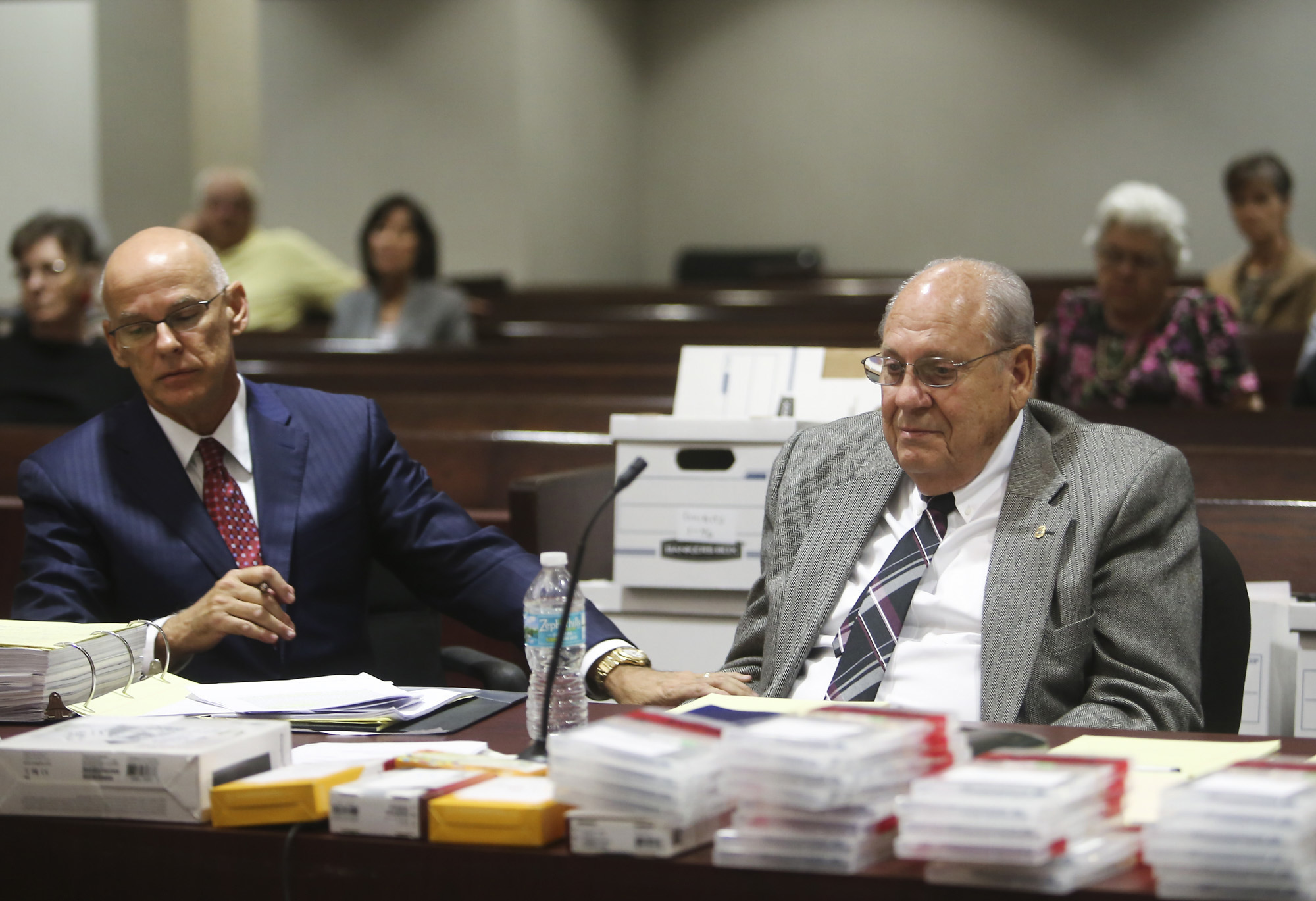 PHOTO: Retired police officer Curtis Reeves, right, sits with his defense attorney Richard Escobar during a hearing at the Robert D. Sumner Judicial Center, Feb. 21, 2017, in Dade City, Florida. 