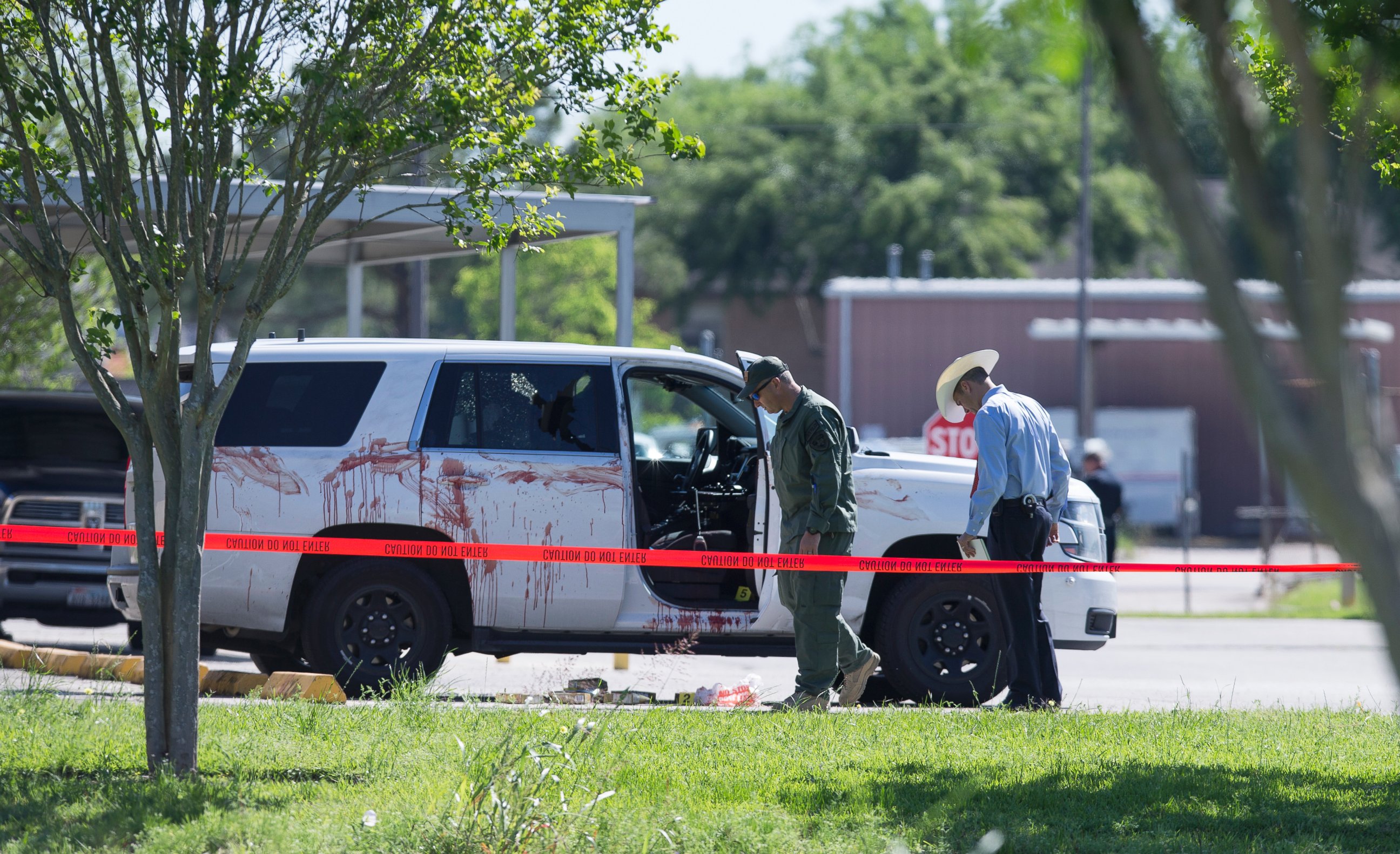 PHOTO: Authorities investigate the scene where Harris County Precinct 3 Assistant Chief Deputy Clinton Greenwood was fatally shot outside the Baytown courthouse, April 3, 2017, in Baytown, Texas.  