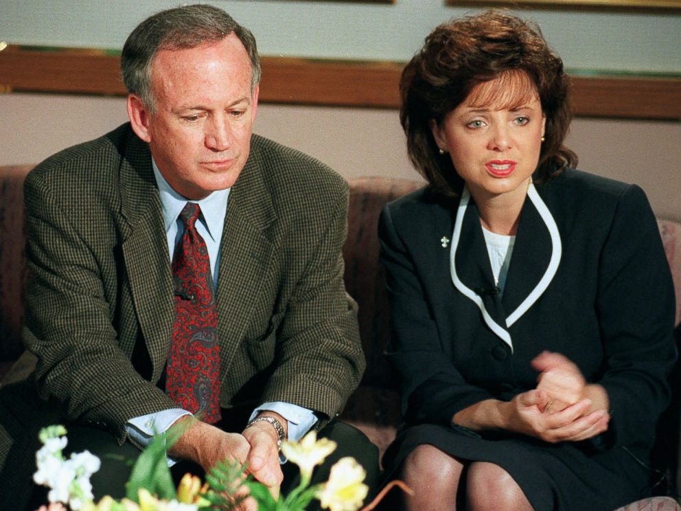 AP-Jon-Patsy-Ramsey-hb-161027_4x3_992.jp