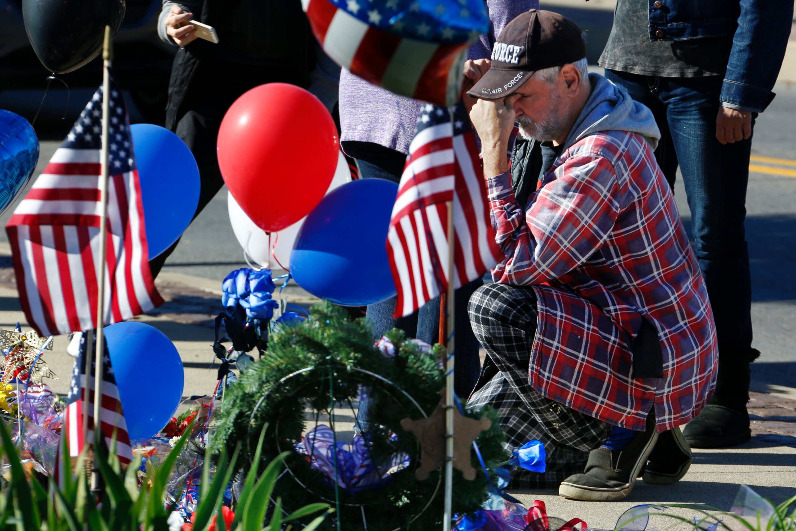 PHOTO: John Kelemen of Canonsburg, Pennsylvania, prays at a makeshift memorial to the two Canonsburg, Pennsylvania, police officers who were shot early Nov 10, 2016.