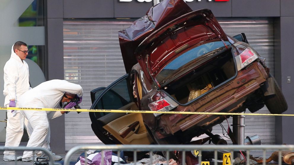 PHOTO:Investigators photograph evidence at the scene of a crash that killed one person and injured almost two dozen others in Times Square, May 18, 2017, in New York.  