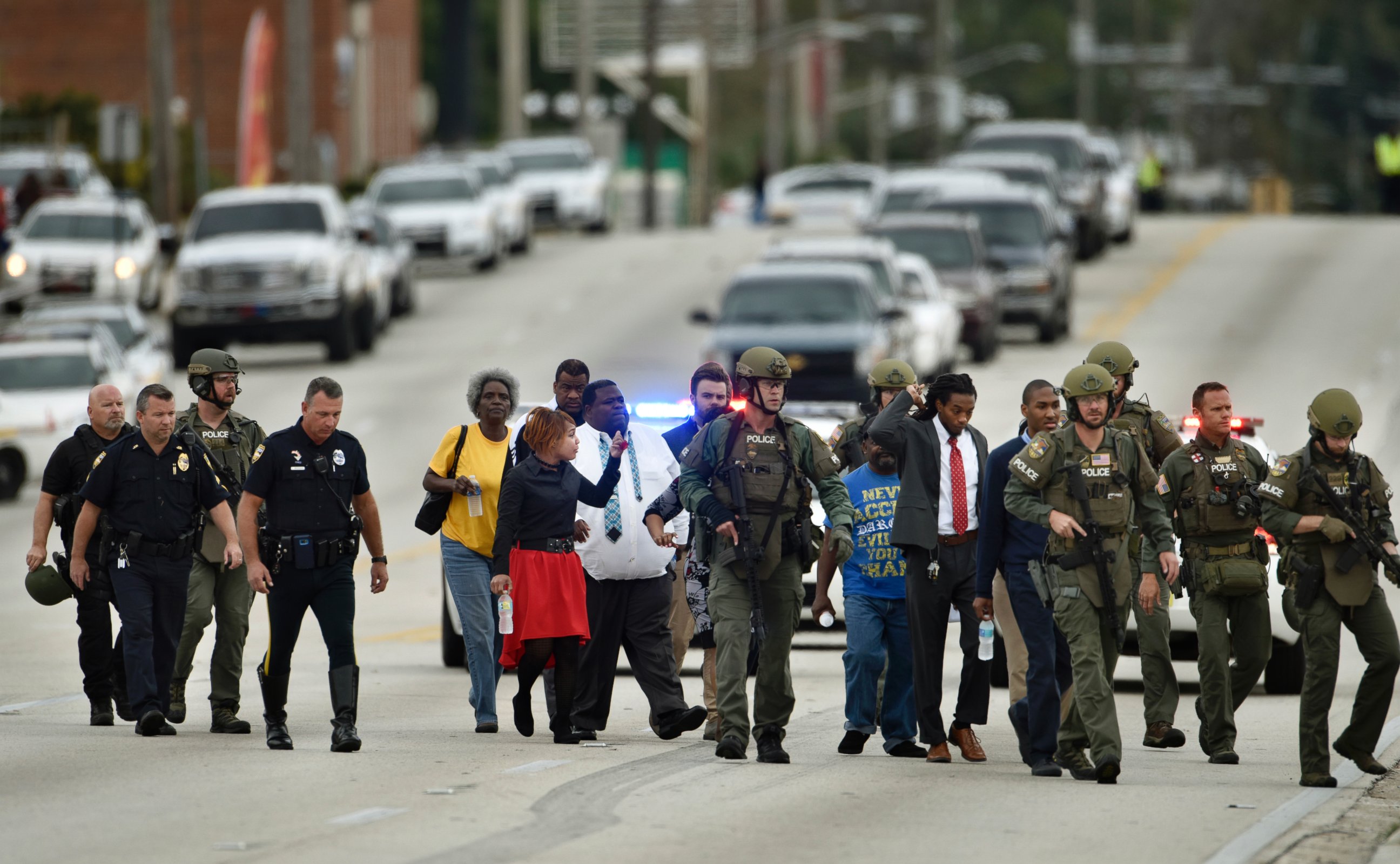 PHOTO: Police officers escort hostages safely across the street after a gunman held them during an attempted robbery at Community First Credit Union, Dec. 1, 2016, in Jacksonville, Florida.