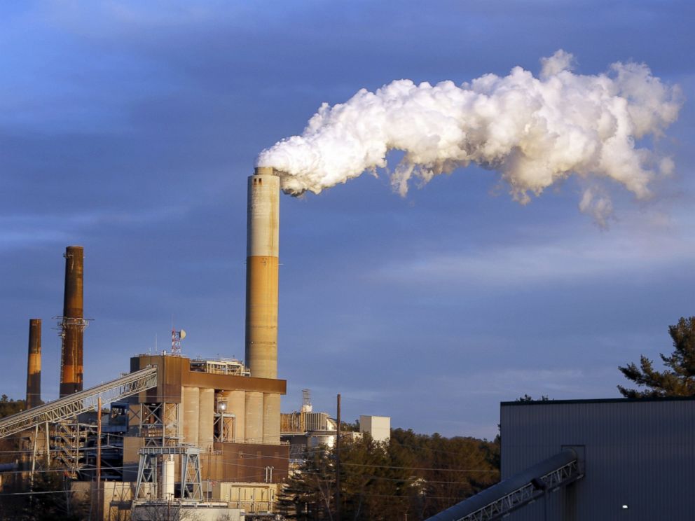PHOTO: A plume of steam billows from the coal-fired Merrimack Station in Bow, N.H.