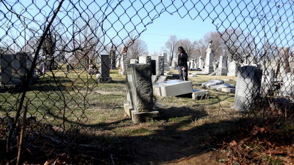 PHOTO: Stacy Biscardi searches the grounds of Mount Carmel Cemetery for a relative's grave in Philadelphia, Feb. 28, 2017. 