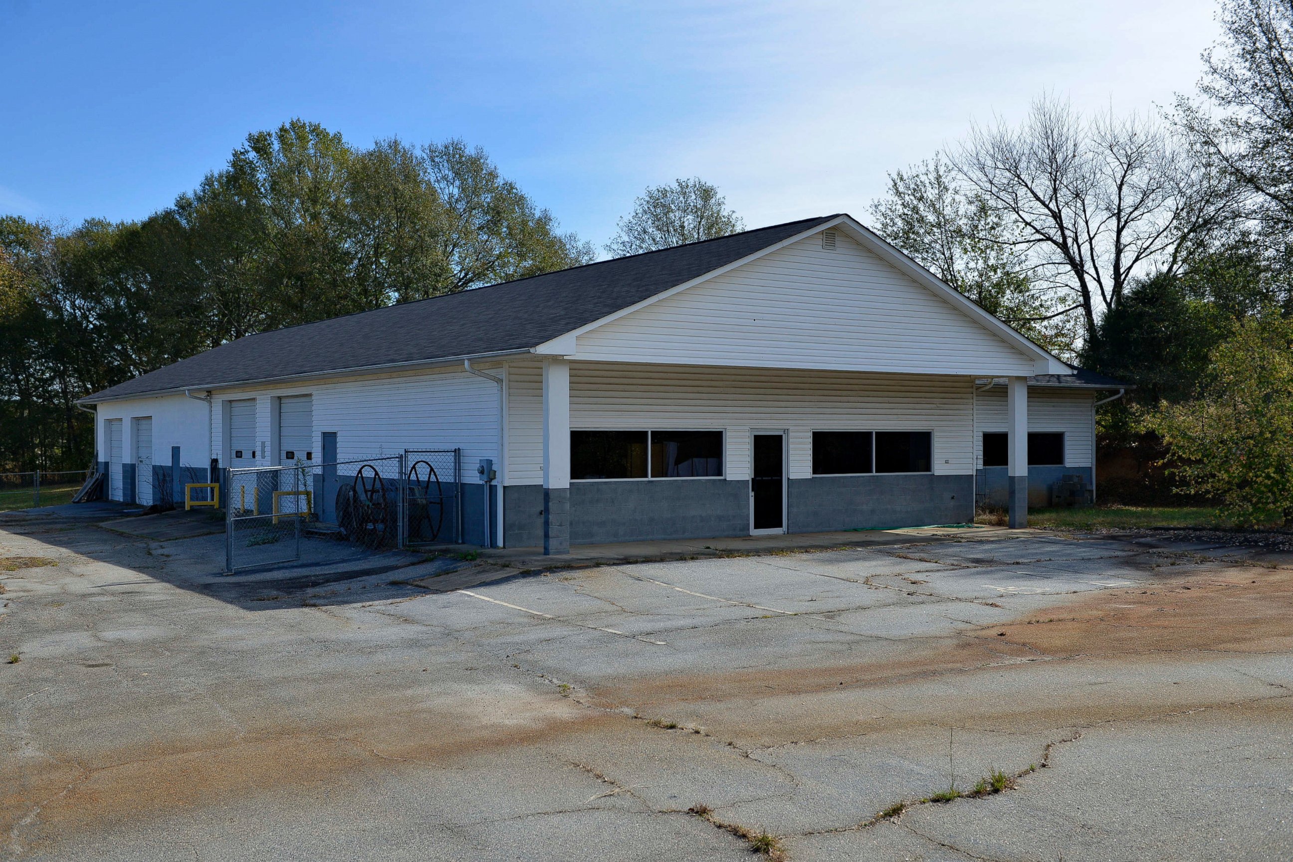 PHOTO: A view of the Super Bike Shop in Chesnee, South Carolina, Nov. 6, 2016. Authorities have charged Todd Kohlhepp, 45, with four counts of murder in the deaths of four people in 2003 at the Superbike Motorsports motorcycle shop.