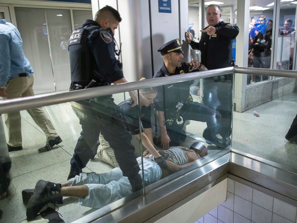 PHOTO: New York City police officers detain a passenger from a disabled New Jersey Transit train at New Yorks Penn Station, April 14, 2017.