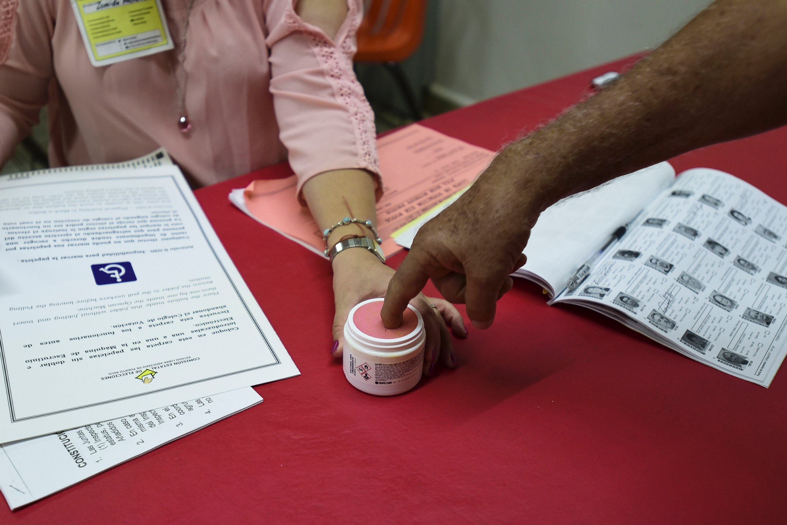 PHOTO: Puerto Rican citizens register before voting in San Juan, June 11, 2017.