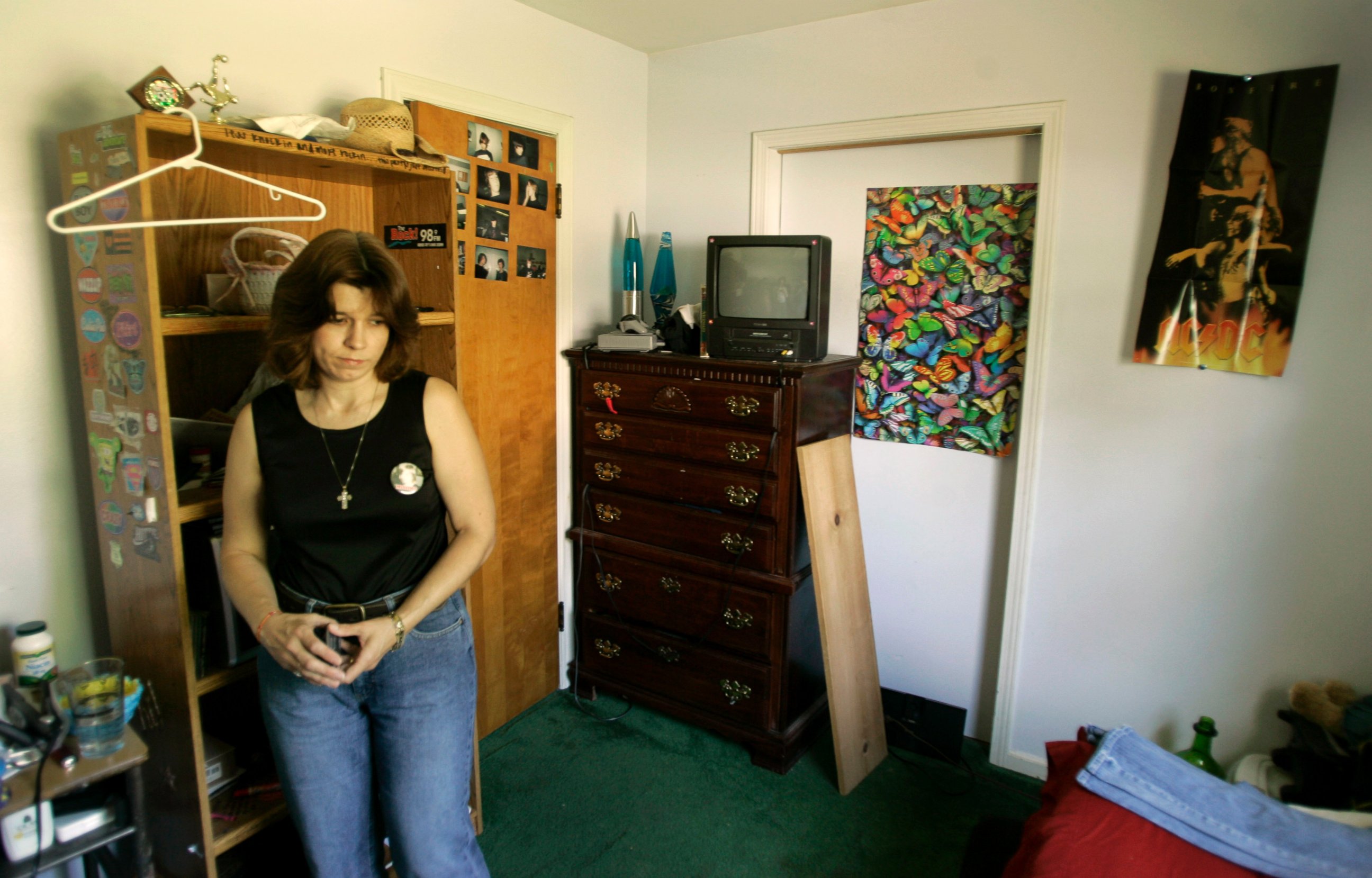 PHOTO: Rhonda Beckford looks around in her daughter, 17-year-old Kara Kopetsky's room during an interview in Belton, Mo., June 8, 2007. 