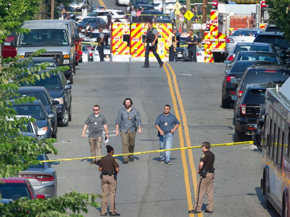 PHOTO: Police and emergency personnel near the scene in Alexandria, Va., June 14, 2017.