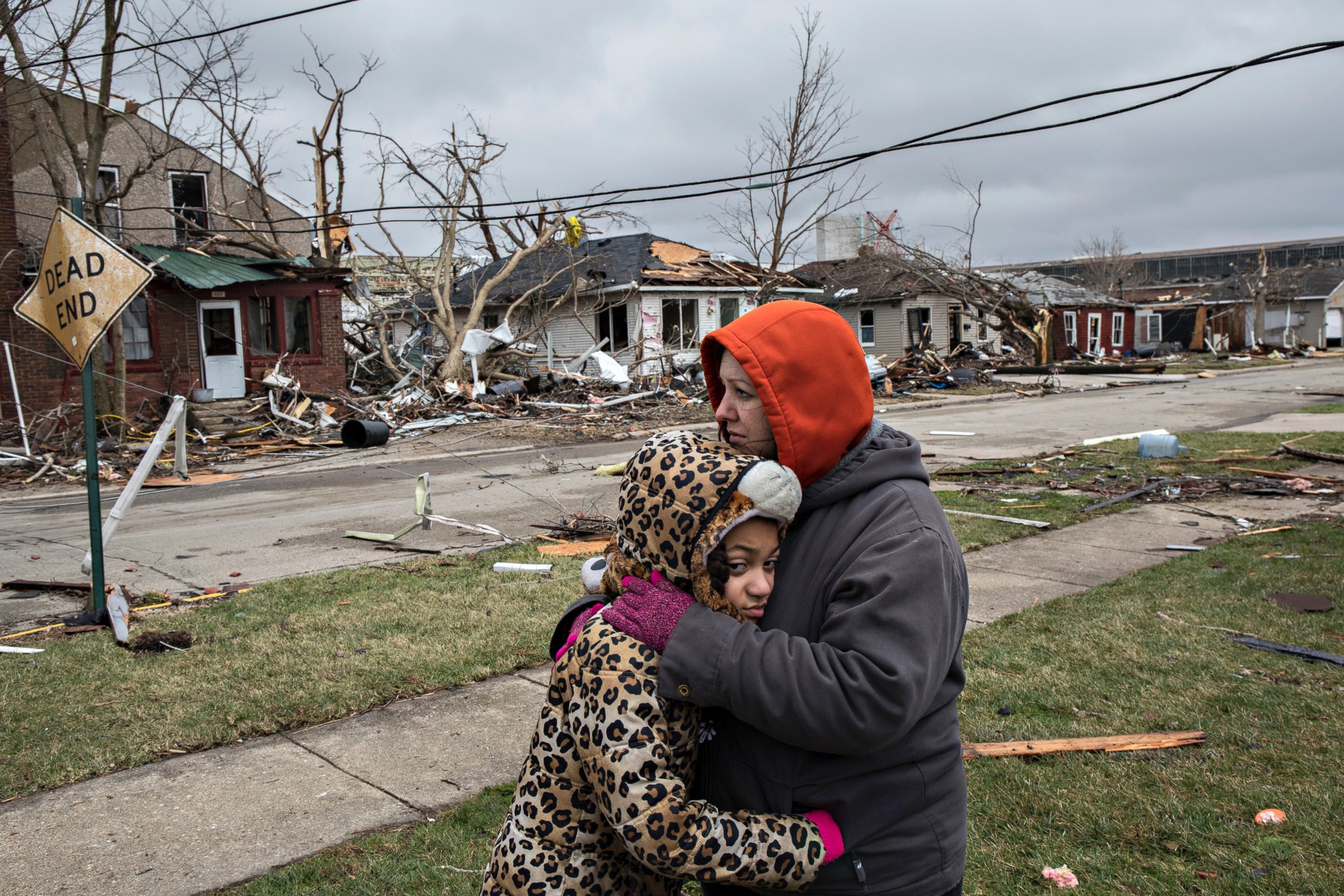 PHOTO: Valerie McAvoy and daughter Jayda Weathersby, 9, hug as they survey tornado damage of their neighborhood, March 1, 2017, in Naplate, Ill. 