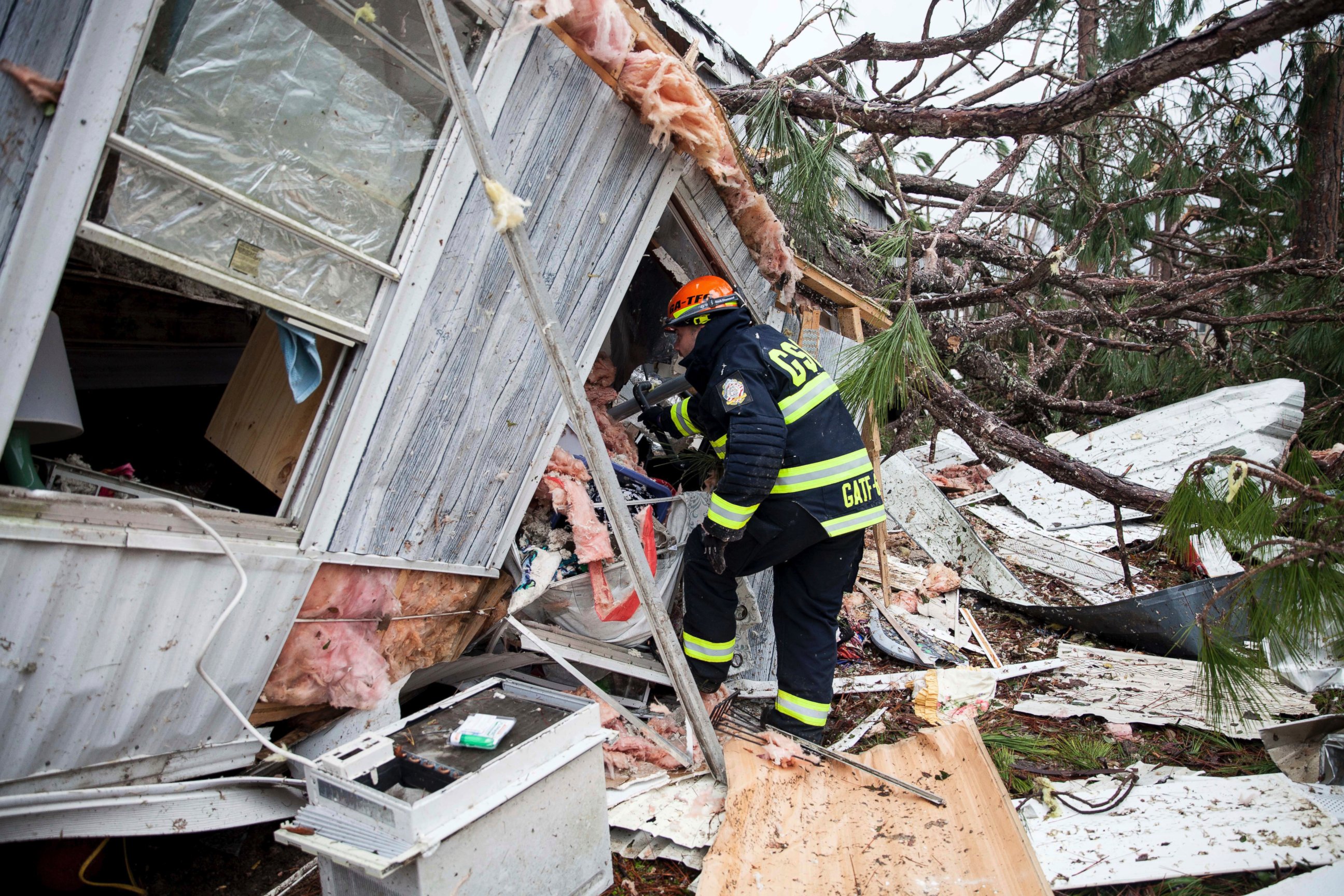 PHOTO: A rescue worker enters a hole in the back of a mobile home, Jan. 23, 2017, in Big Pine Estates that was damaged by a tornado, in Albany, Ga.