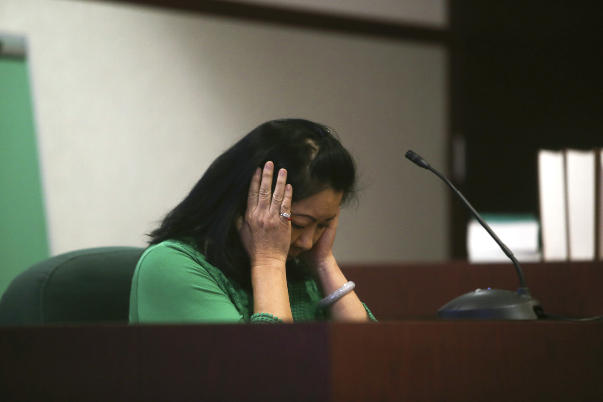 Joanna Turner, a witness, makes a gesture, Feb. 21, 2017, to describe how she saw Curtis Reeves react after shooting Chad Oulson during her testimony at a hearing in the case at the Robert D. Sumner Judicial Center in Dade City, Florida.