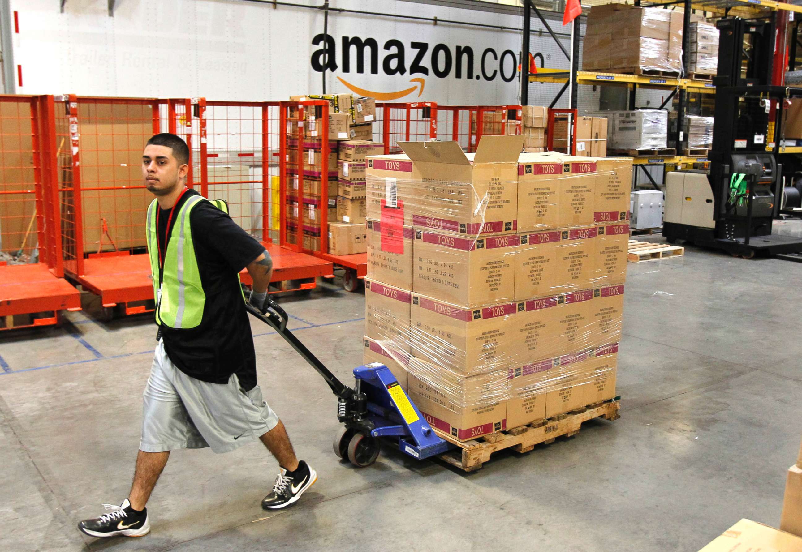 PHOTO: In this file photo, Humberto Manzano, Jr., moves a pallet of goods at an Amazon.com fulfillment center in Phoenix, Nov. 11, 2010.