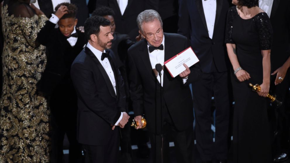 PHOTO: Presenter Warren Beatty shows the envelope with the actual winner for best picture as host Jimmy Kimmel, left, looks on at the Oscars on Sunday, Feb. 26, 2017