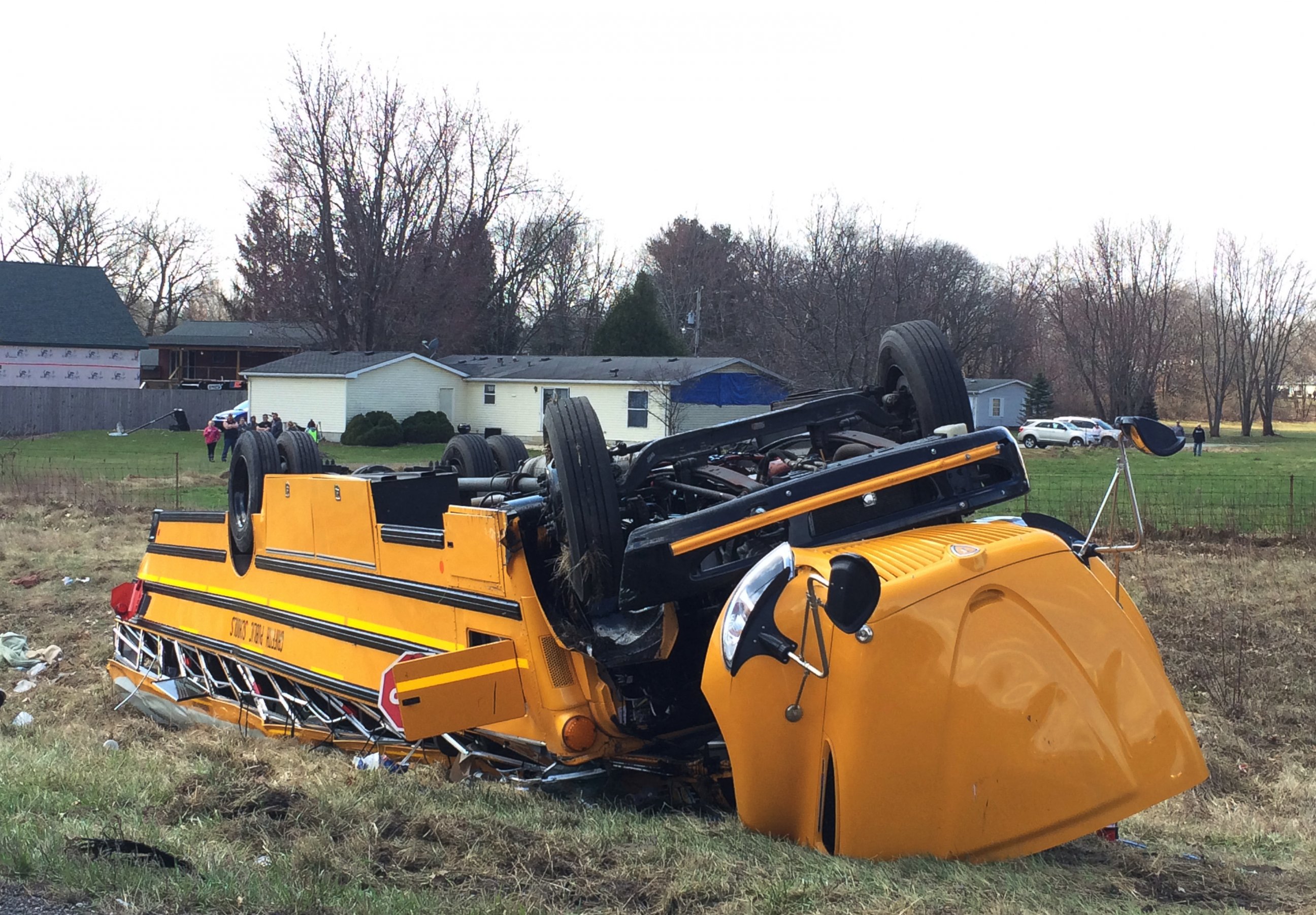 PHOTO:A school bus carrying Griffith High boys basketball team is seen overturned in Demotte, Ind.,  March 19, 2016.   